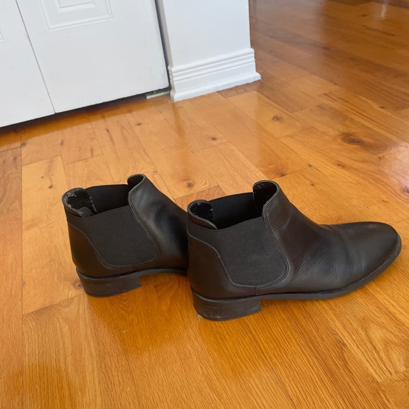 Black ankle Chelsea boots from Top shop, size 9us. - Picture 3 of 4